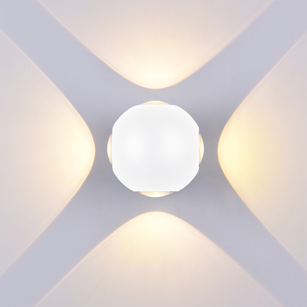 LED stenska svetilka okrogla 4 diode bela ohišje